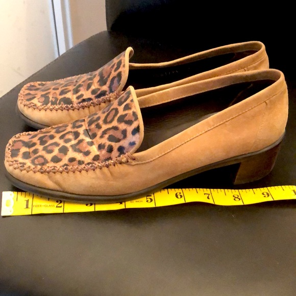 Stuart Weitzman tan suede animal print loafers. Size 7,5 B - Picture 1 of 15